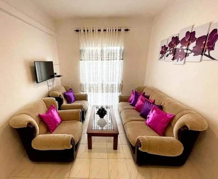 كاتوناياكى Qiqi Airport Villa المظهر الخارجي الصورة